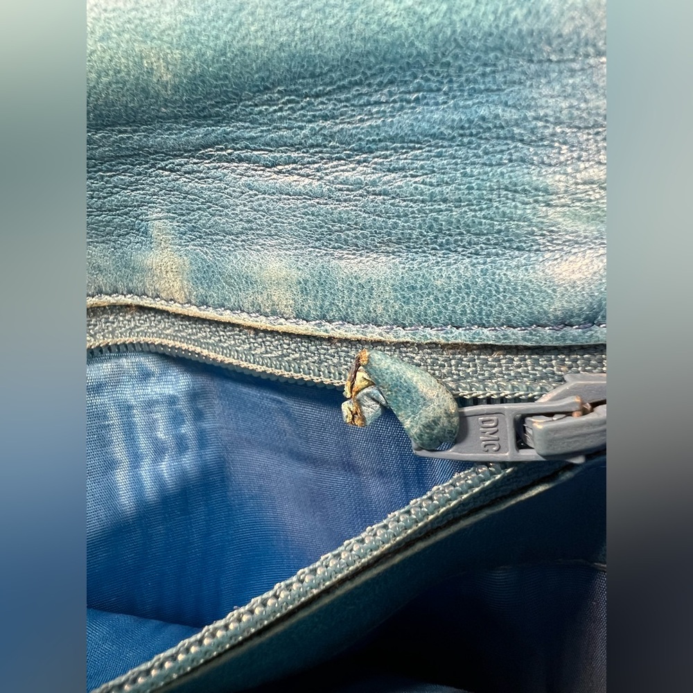 1003: Chanel Vintage Blue Caviar Leather CC Bifold Wallet – Made in France - Picture 11 of 14